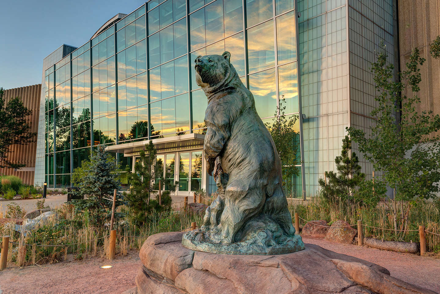 Museum exterior with Grizzly Last Stand statue