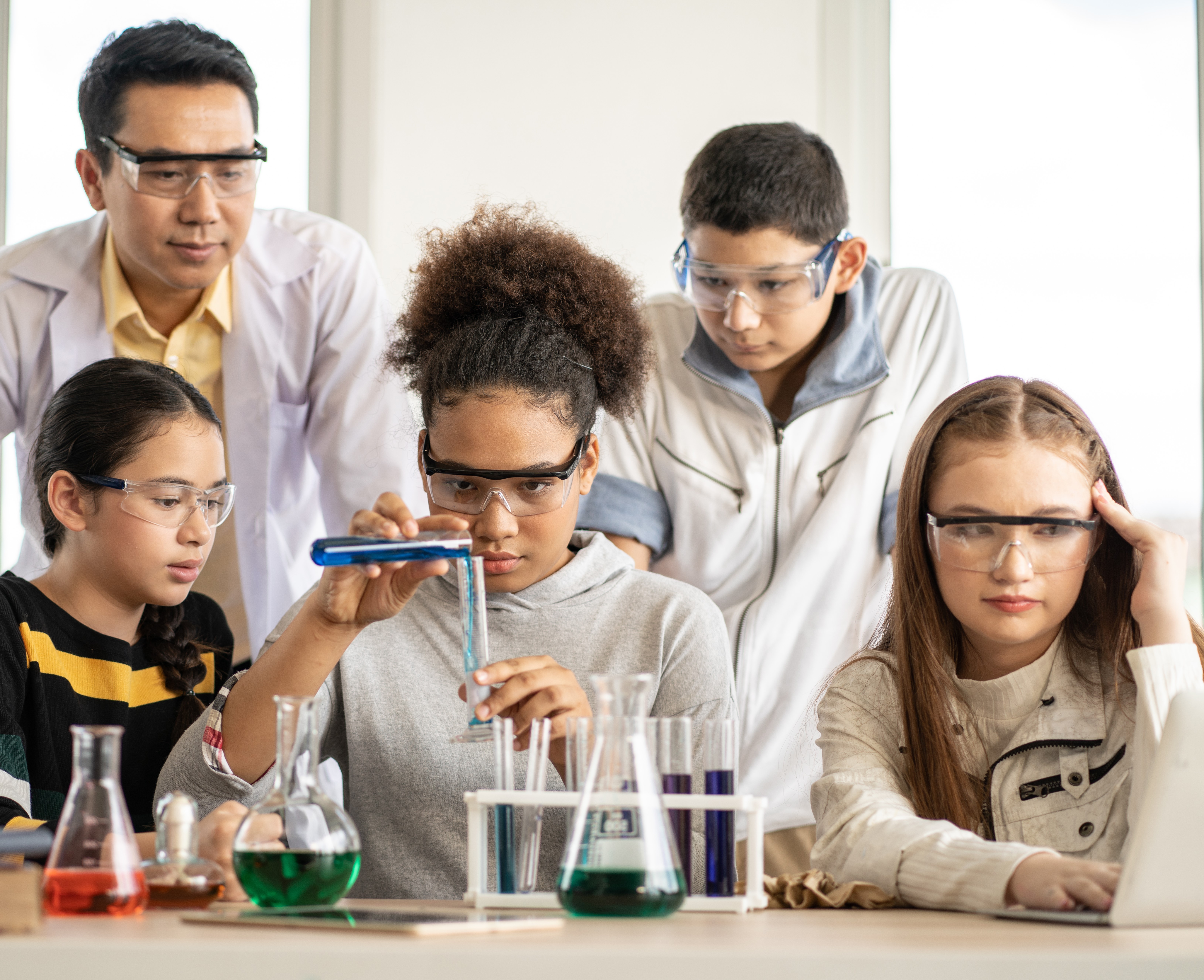 Teacher and students doing a chemistry experiment