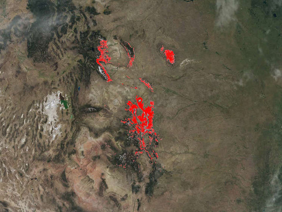 Aerial view of Colorado with a small amount of red plotted in the foothills